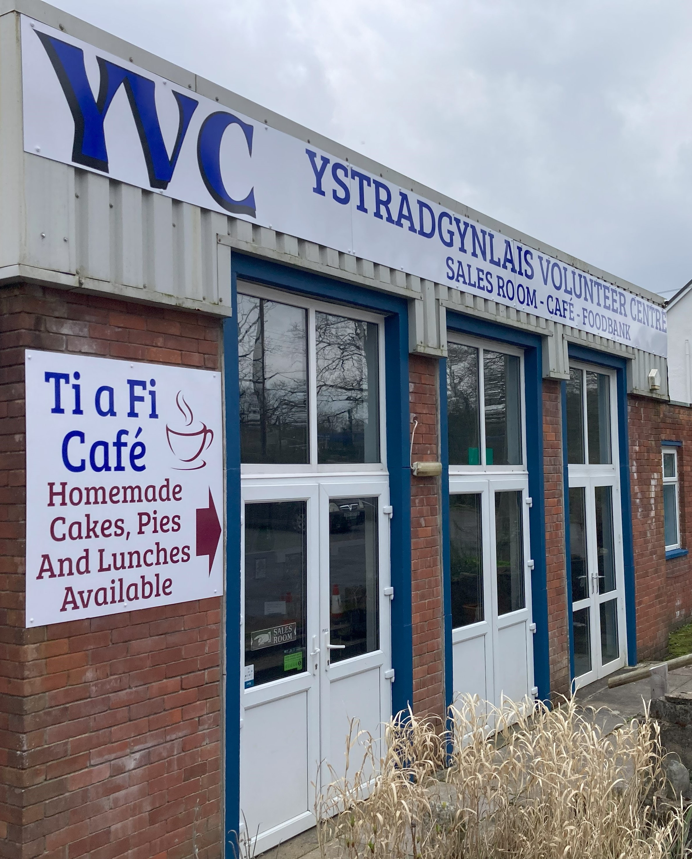 New signs point the way at Ystradgynlais Volunteer Centre